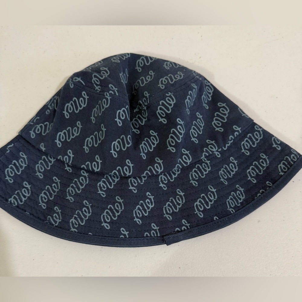 Woman Navy Script-Print Bucket Hat